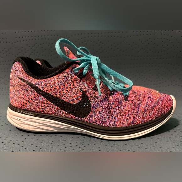 Nike woman’s running sneakers size 8,5 excellent condition - Picture 2 of 4